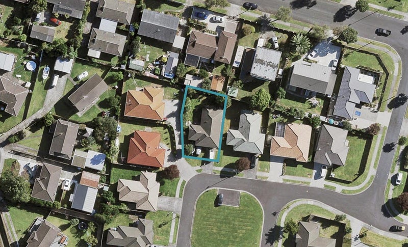 9 Piriti Place, Weymouth, Auckland - Carousel 1
