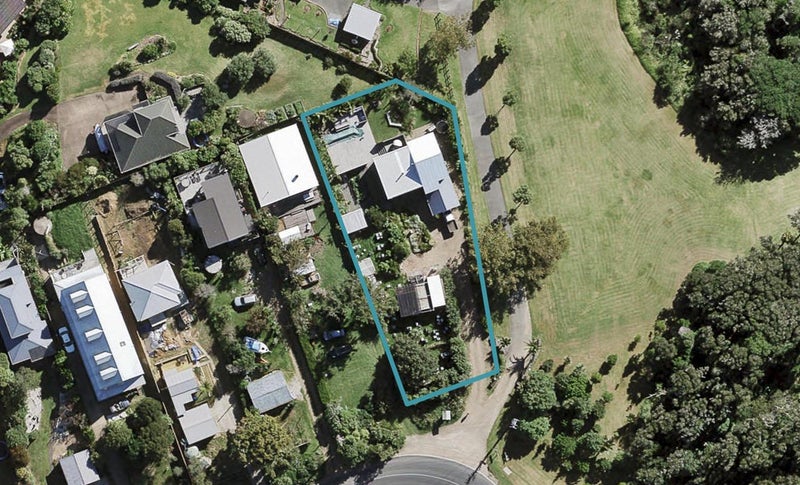78 Hauraki Road, Oneroa, Waiheke Island - Carousel 1