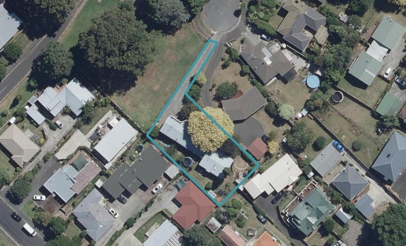 17 Moore Street, Forest Lake, Hamilton - Carousel 1