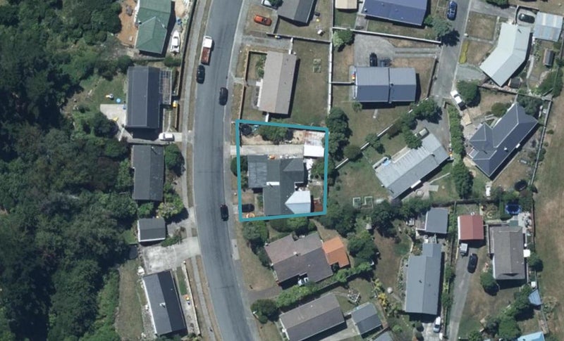 19 Cleat Street, Whitby, Porirua - Carousel 1