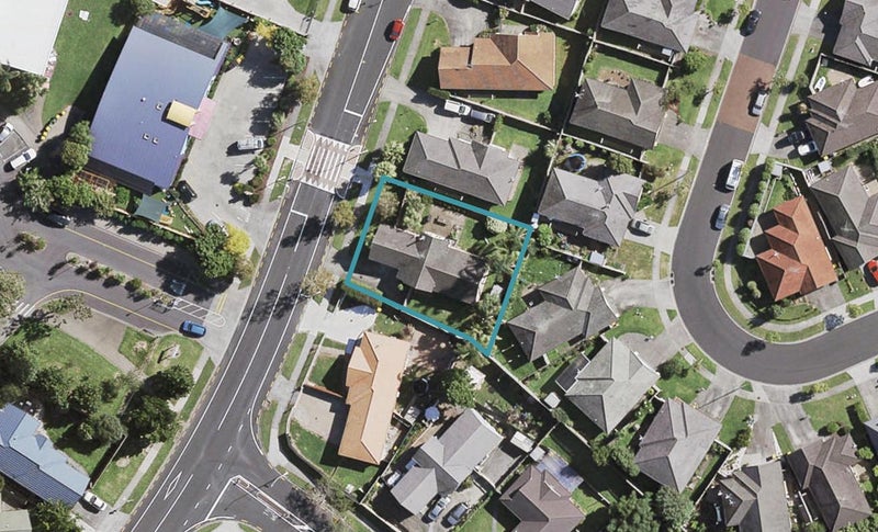 61 Riverton Drive, Randwick Park, Auckland - Carousel 1