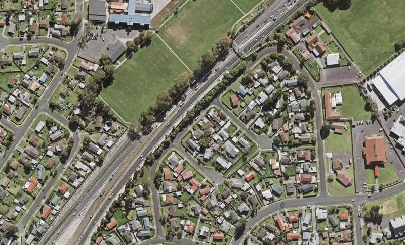 30 Killington Crescent, Mangere, Auckland - Carousel 1