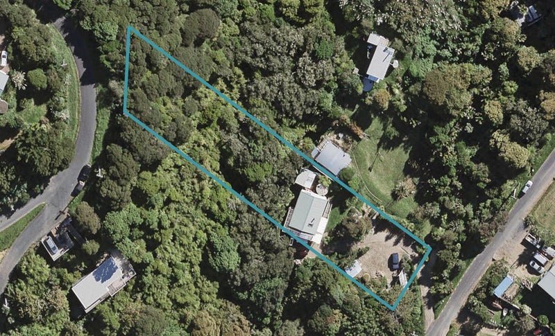 12 Beresford Avenue, Surfdale, Waiheke Island - Carousel 1