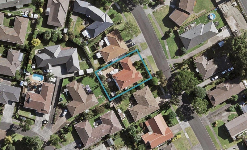 9 Gardone Terrace, Conifer Grove, Takanini - Carousel 1
