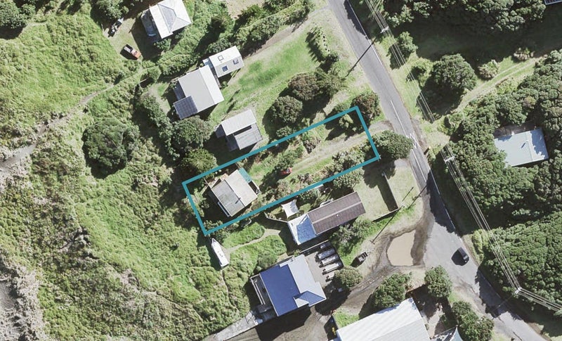 8 North Piha Road, New Lynn - Carousel 1