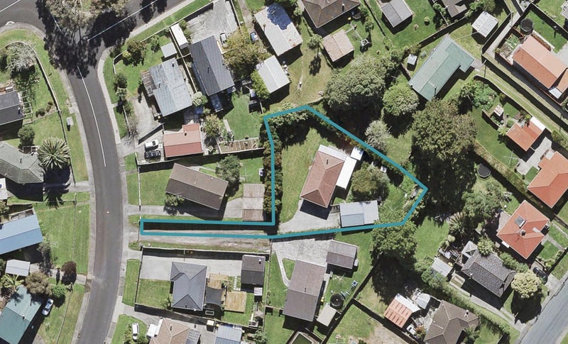 37 Thornlow Street, Glendene, Auckland - Carousel 1