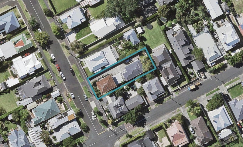 2/132 Victoria Road, Devonport, Auckland - Carousel 1