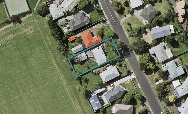 57 Bond Crescent, Forrest Hill, Auckland - Carousel 1