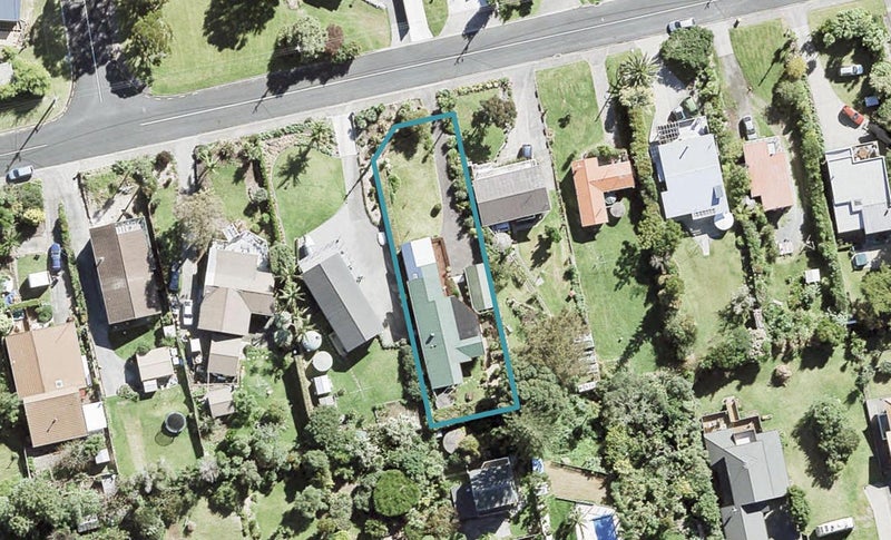 21 Surf Road, Stanmore Bay, Whangaparaoa - Carousel 1
