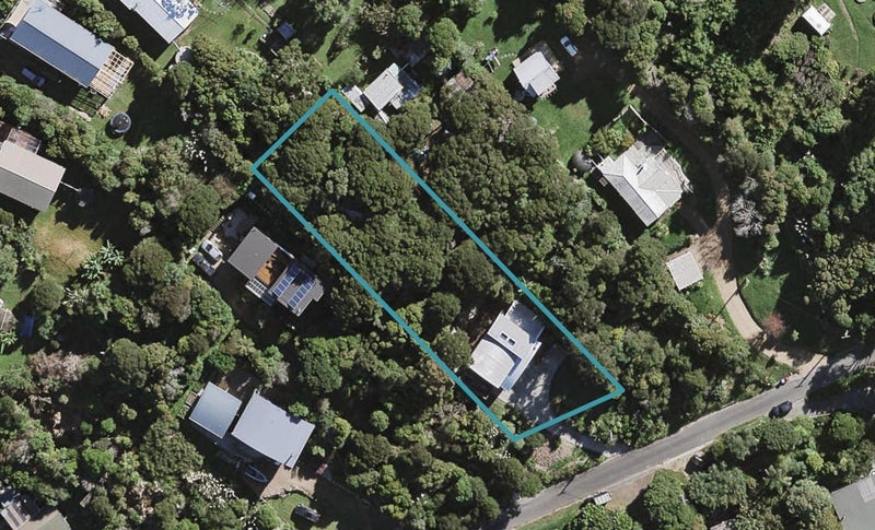 16 Makora Avenue, Oneroa, Waiheke Island - Carousel 1
