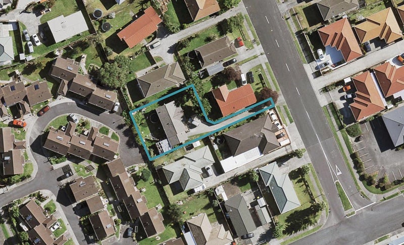 8 Robert Skelton Place, Clendon Park, Auckland - Carousel 1
