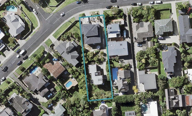 2/11 Castor Bay Road, Castor Bay, Auckland - Carousel 1