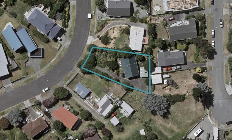 31 Hicks Crescent, Waikanae Beach, Waikanae - Carousel 1