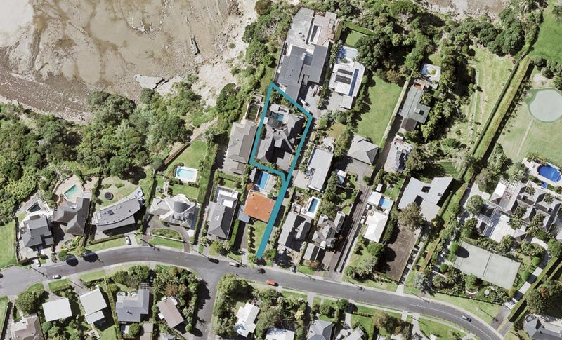 269B Bleakhouse Road, Mellons Bay, Auckland - Carousel 1