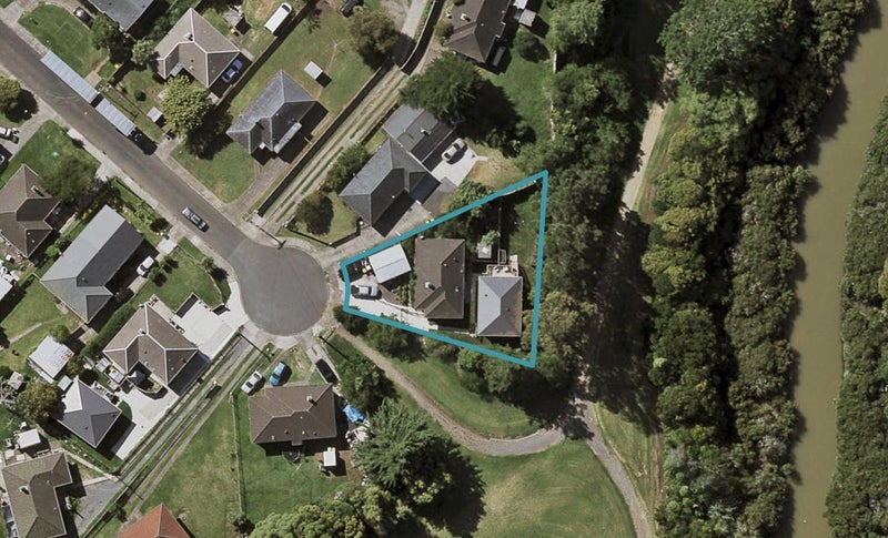 16 Raleigh Place, Otara, Auckland - Carousel 1