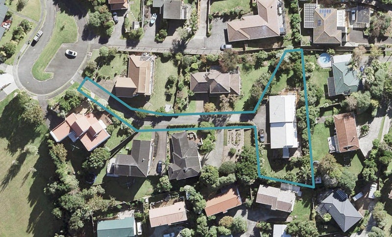 2/16 Cairnbrae Court, Northcross, Auckland - Carousel 1