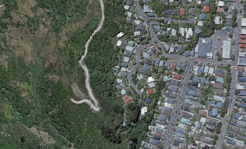 24 FREELING ST, ISLAND BAY, WELLINGTON - Carousel 1