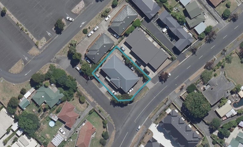 12/2 Baffles Crescent, Silverdale, Hamilton - Carousel 1