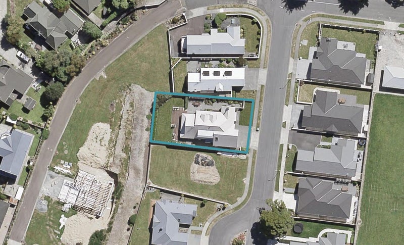 4 Vernon Grove, Brown Owl, Upper Hutt - Carousel 1
