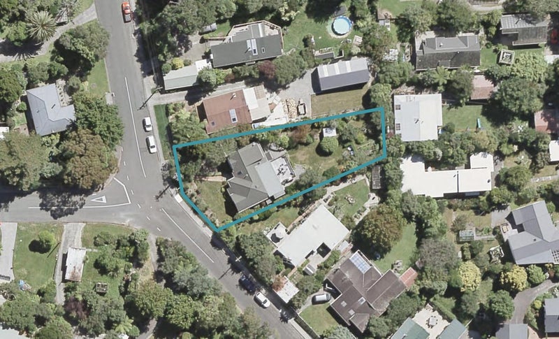 31 Jocelyn Crescent, Pinehaven, Upper Hutt - Carousel 1