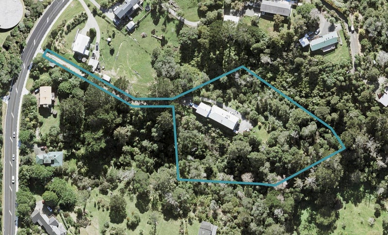 1131 Whangaparaoa Road, Tindalls Beach, Whangaparaoa - Carousel 1