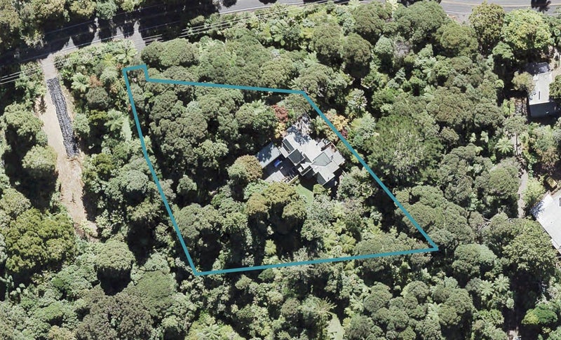 874 West Coast Road, Waiatarua, Auckland - Carousel 1