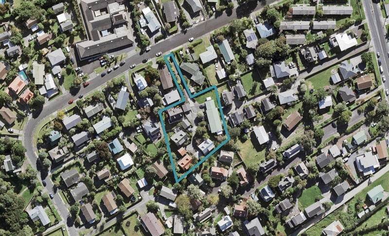 2/16 Gatman Street, Birkdale, Auckland - Carousel 1