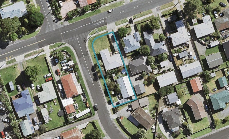 9 Larnoch Road, Henderson, Auckland - Carousel 1