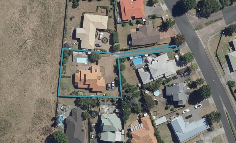 246 Grandview Road, Western Heights, Hamilton - Carousel 1