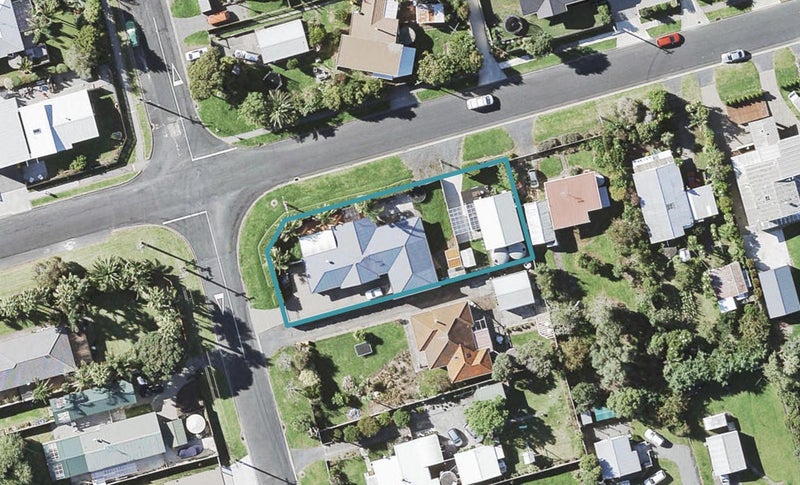 29 Sunkist Bay Road, Beachlands, Auckland - Carousel 1