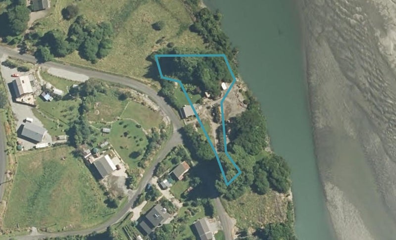 15 Back Creek Road, Hokitika - Carousel 1