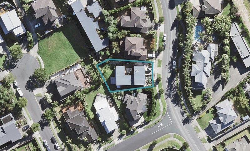 62 Rising Parade, Fairview Heights, Auckland - Carousel 1