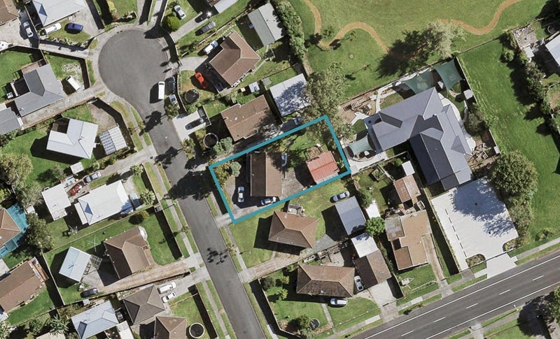 5 Balwyn Place, Clendon Park, Auckland - Carousel 1