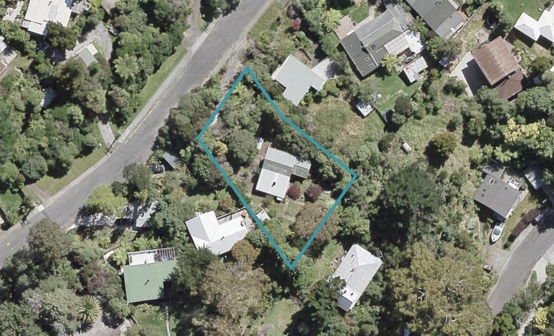 13 Wyndham Road, Pinehaven, Upper Hutt - Carousel 1