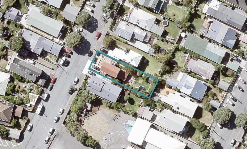 43 Tuatoru Street, Eastbourne, Lower Hutt - Carousel 1