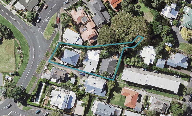 2/6 WAIROA RD, Devonport, Auckland - Carousel 1