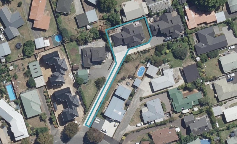 56 Queenwood Avenue, Queenwood, Hamilton - Carousel 1