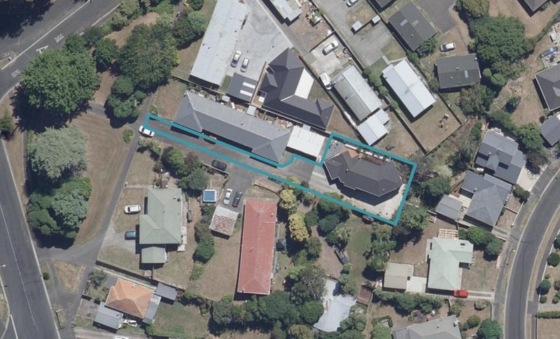 12 Albert Street, Hamilton East, Hamilton - Carousel 1