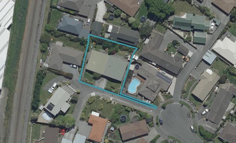 2/4 Prudhoe Lane, Northcote, Christchurch - Carousel 1