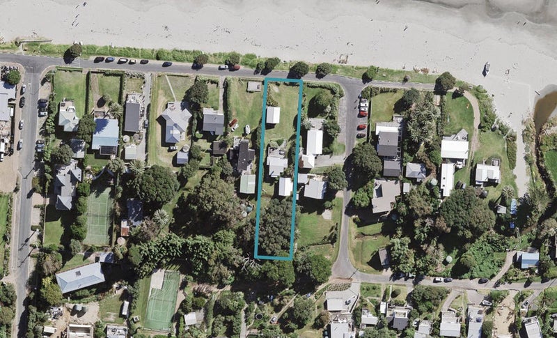 1 The Strand, Onetangi, Waiheke Island - Carousel 1