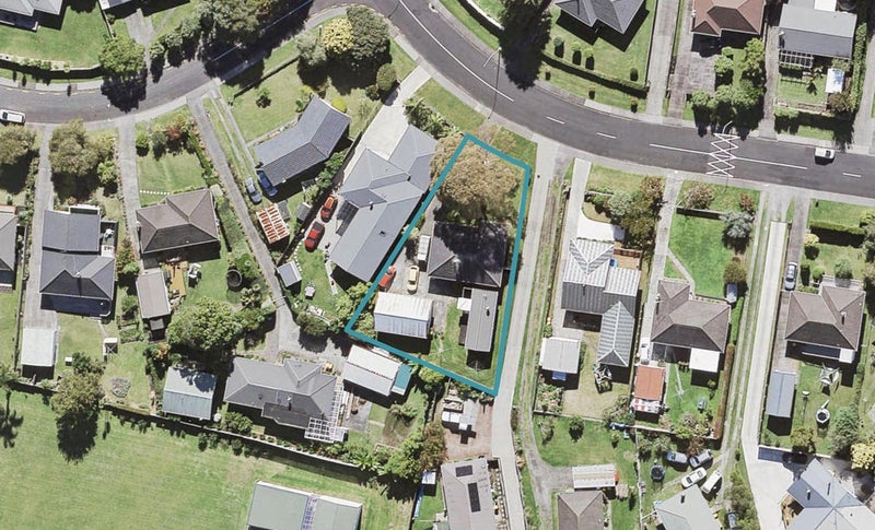 25 La Rosa Street, Green Bay, Auckland - Carousel 1