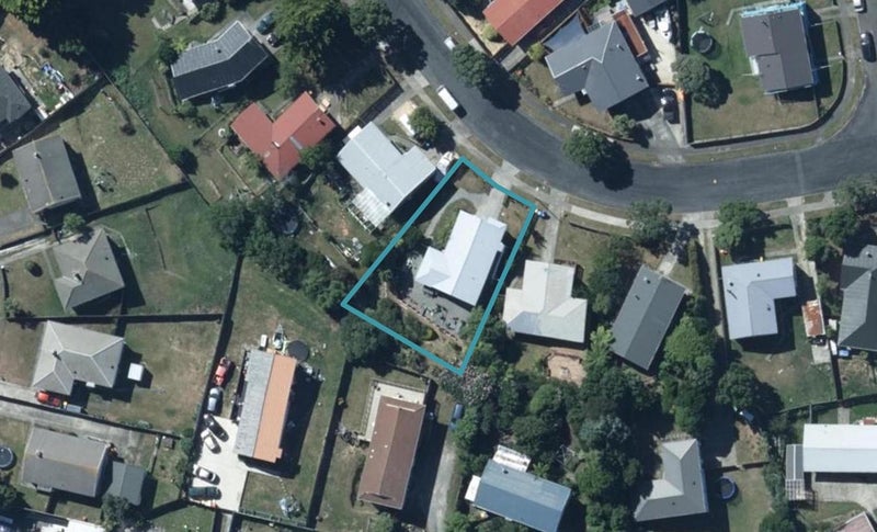 19 Beaumaris Crescent, Ascot Park, Porirua - Carousel 1