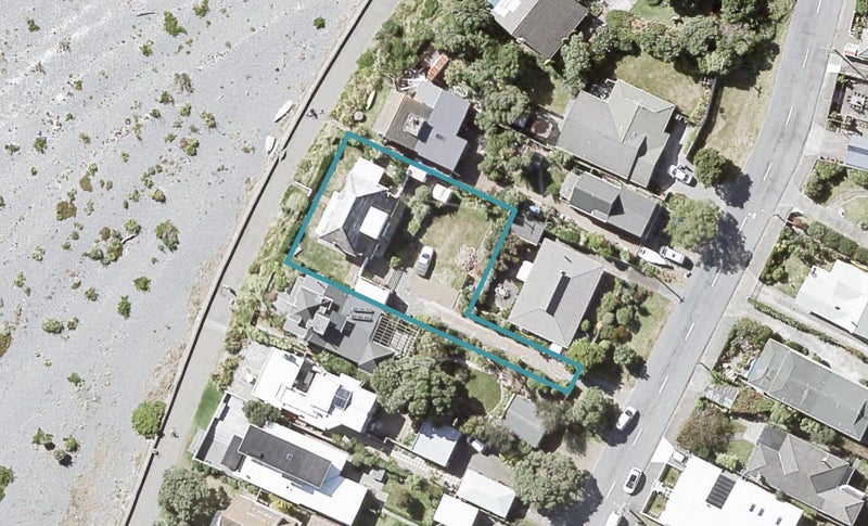 14 Pukatea Street, Eastbourne, Lower Hutt - Carousel 1