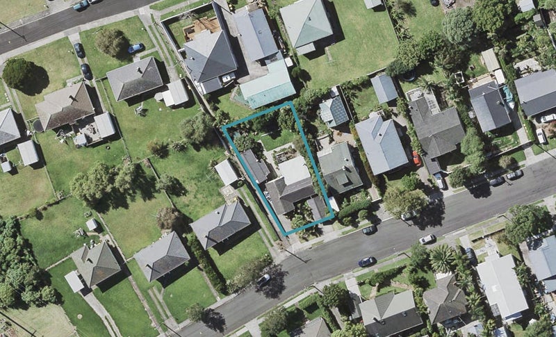 36 Egremont Street, Belmont, Auckland - Carousel 1