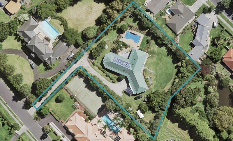 11 Burgundy Park Avenue, Henderson, Auckland - Carousel 1