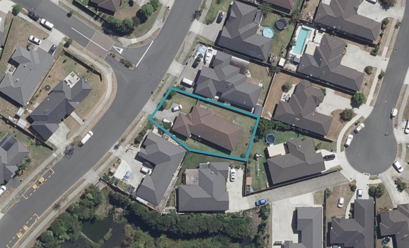 94 Barrington Drive, Huntington, Hamilton - Carousel 1