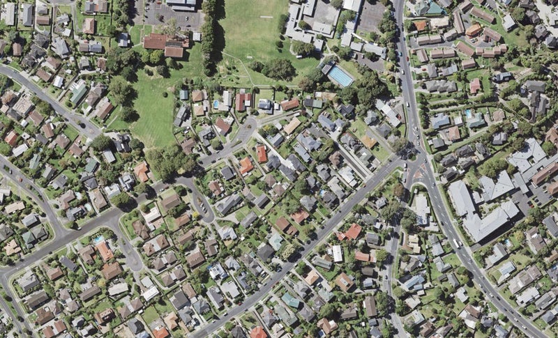 8A Dalwhinnie Parade, Highland Park, Auckland - Carousel 1