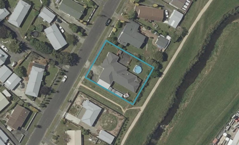 39 Rosedale Crescent, Cloverlea, Palmerston North - Carousel 1