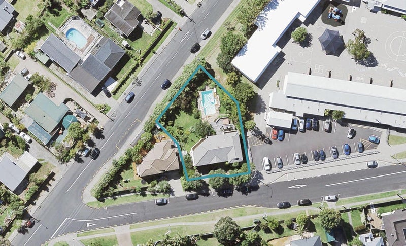 2 Masterton Road, Rothesay Bay, Auckland - Carousel 1