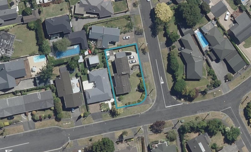 1 Mayfair Avenue, Chartwell, Hamilton - Carousel 1